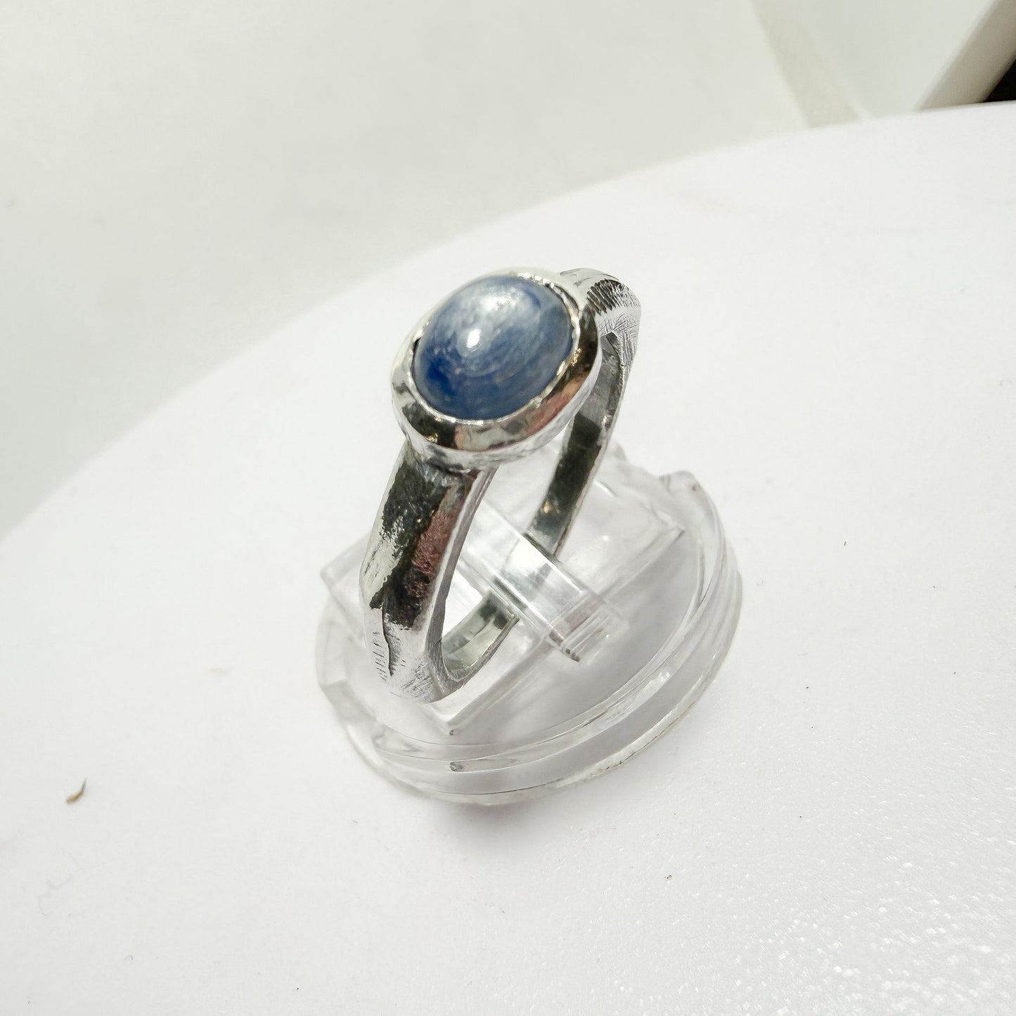 Anillo mareas de cianita