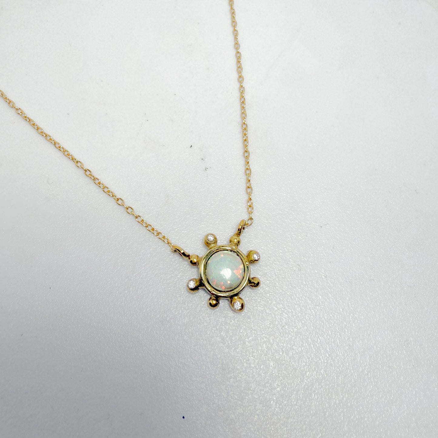 Collar Helm Blanco