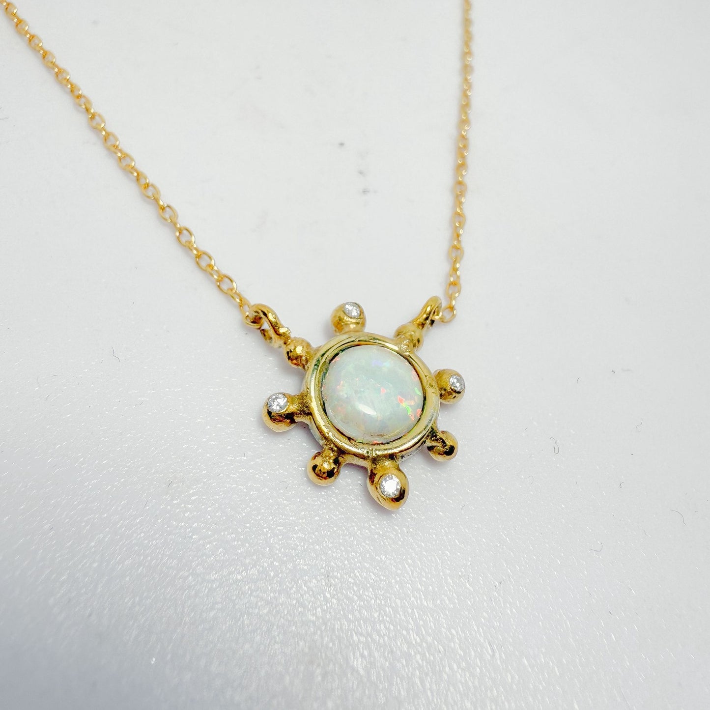 Collar Helm Blanco